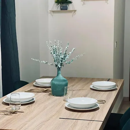 Alameda Apartment, Parking Included