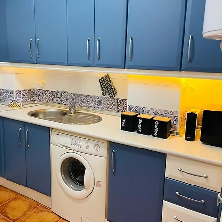 Alameda Apartment, Parking Included アパート ロンダ