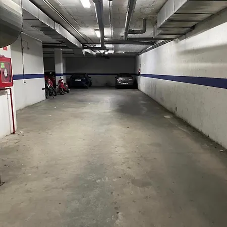 Alameda Apartment, Parking Included *