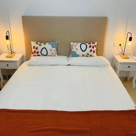 Alameda Apartment, Parking Included *