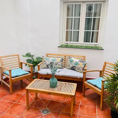 Alameda Apartment, Parking Included شقة روندا