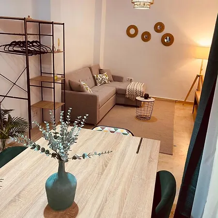 Alameda Apartment, Parking Included アパート