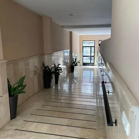 Alameda Apartment, Parking Included ロンダ