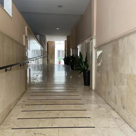 Alameda Apartment, Parking Included アパート